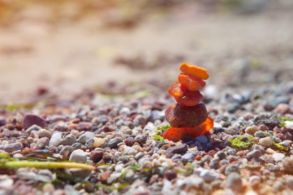 ImageBernstein am Kiesstrand