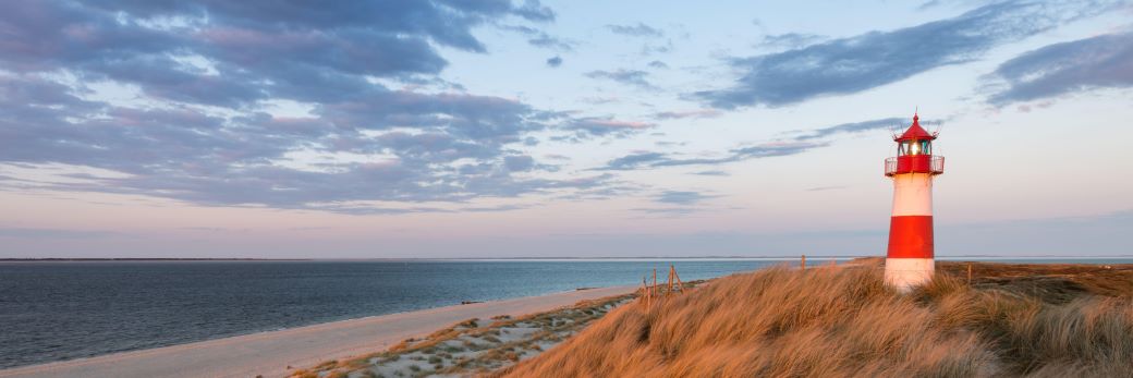 Dünenlandschaft mit Leuchtturm auf Sylt