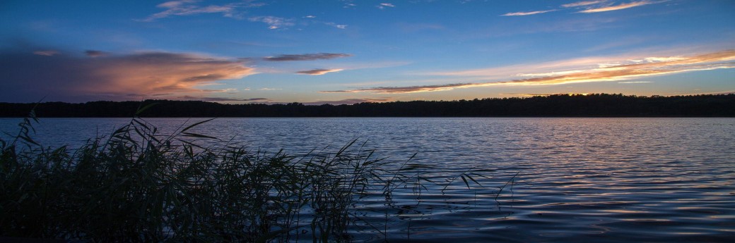 Blick auf die Müritz in der Dämmerung