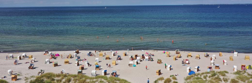 Strandkörbe am Strand