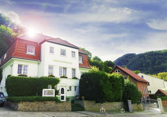 Hotel garni Haus Sonneneck Familienappartement Hotel garni Haus Sonneneck Familienappartement - Thale