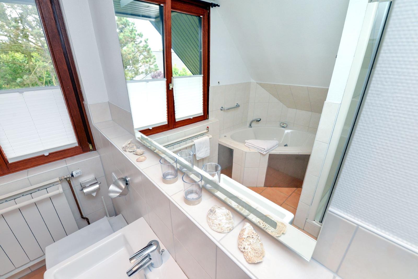 Badezimmer mit Whirlpool