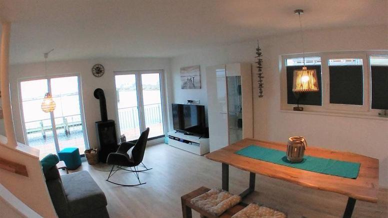 Wohnbereich - geräumiges Wohn/Esszimmer mit Ostsee/Hafenblick