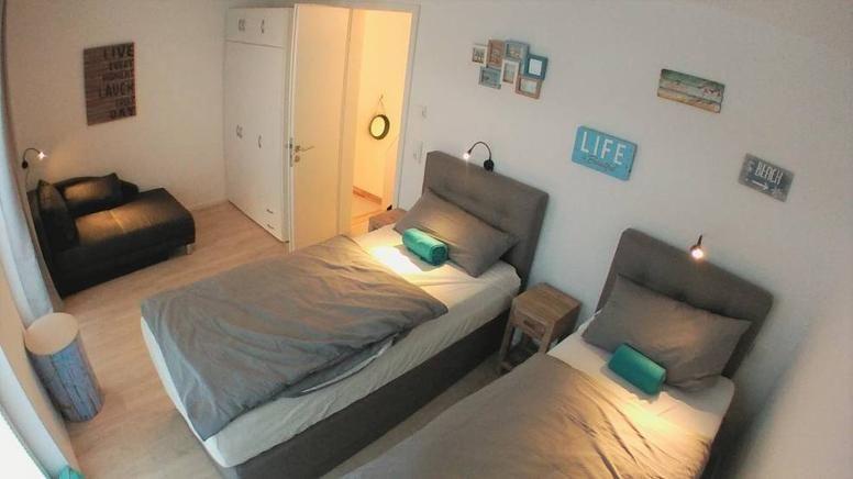 Schlafzimmer zwei mit zwei Einzelbetten (zusammenschiebbar)