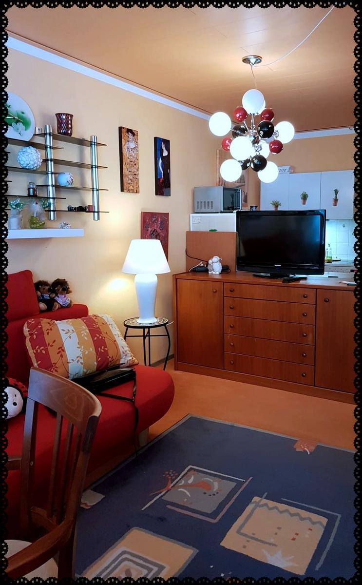 Sideboard mit Fernseher