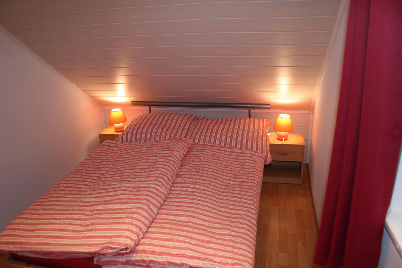 4. Schlafzimmer mit Doppelbett
