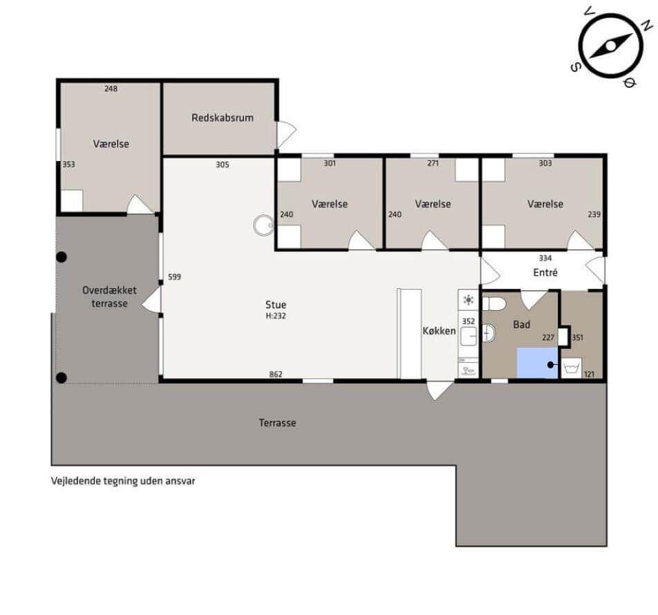 Flur mit drei Schlafzimmern, Küche, Bad und Terrasse. Große Wohnfläche mit überdachter Terrasse.