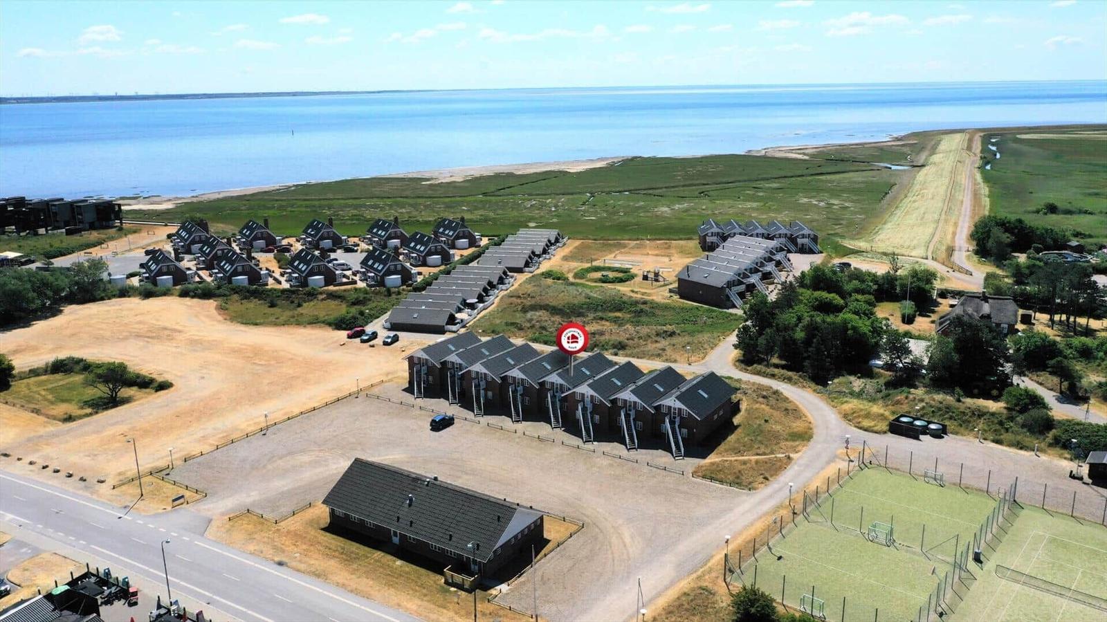 Holiday homes near the coast with parking and sports courts.