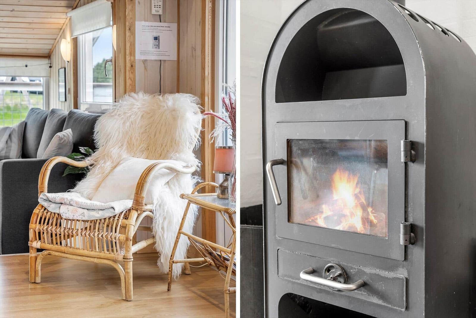 Wohnzimmer mit Sessel und Kaminofen
