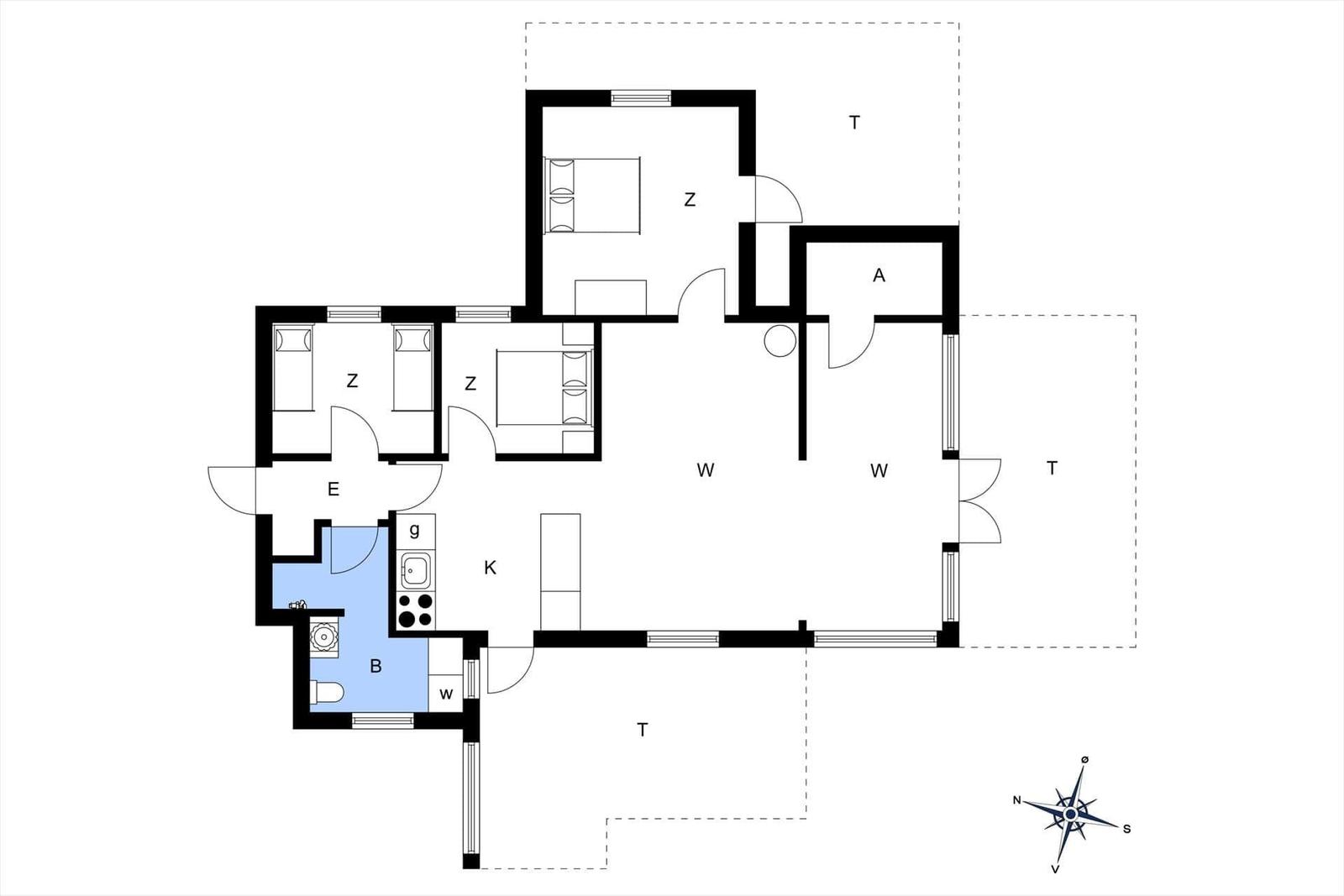 Apartment with three bedrooms, kitchen, and bathroom. Floor plan with orientation.