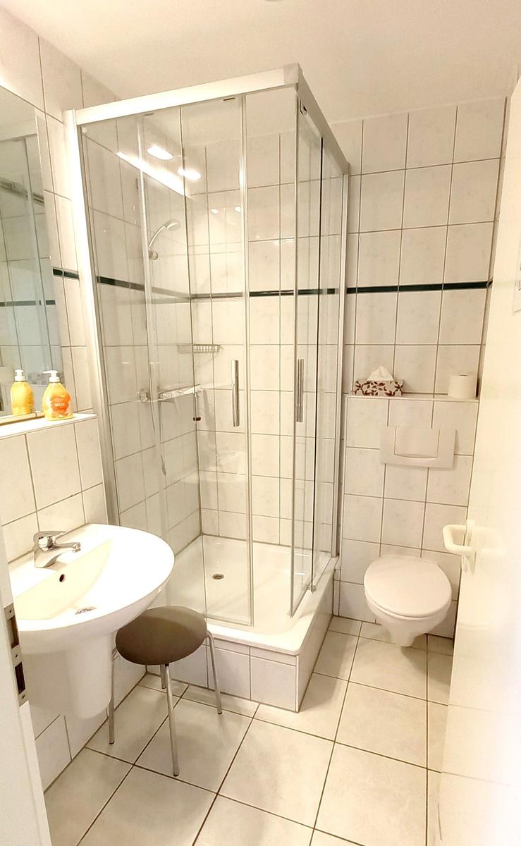 Badezimmer mit Dusche