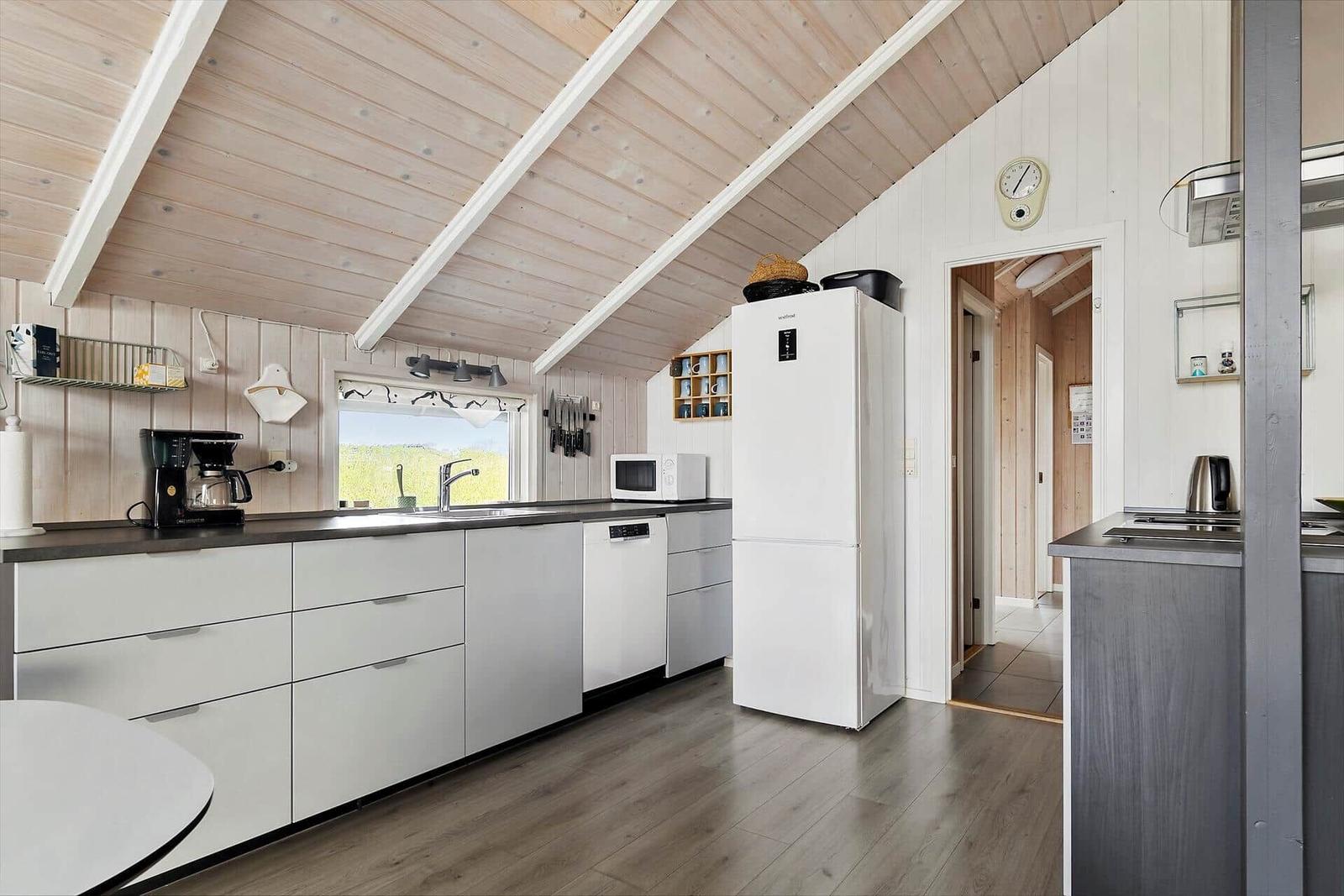 Kitchen with refrigerator, sink and window to the garden