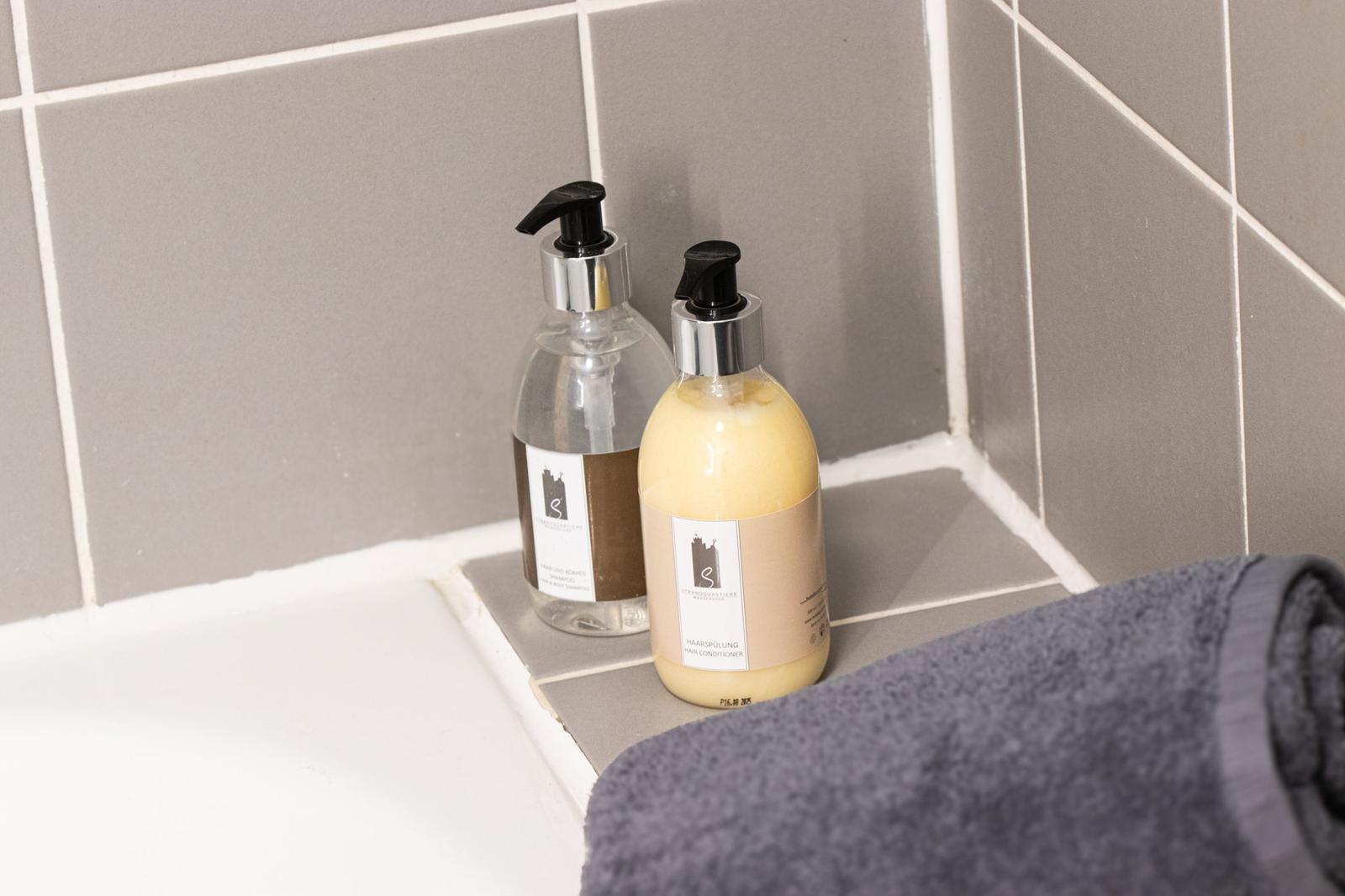 Hair-& Body Wash und Conditioner stellen wir euch in die Dusche