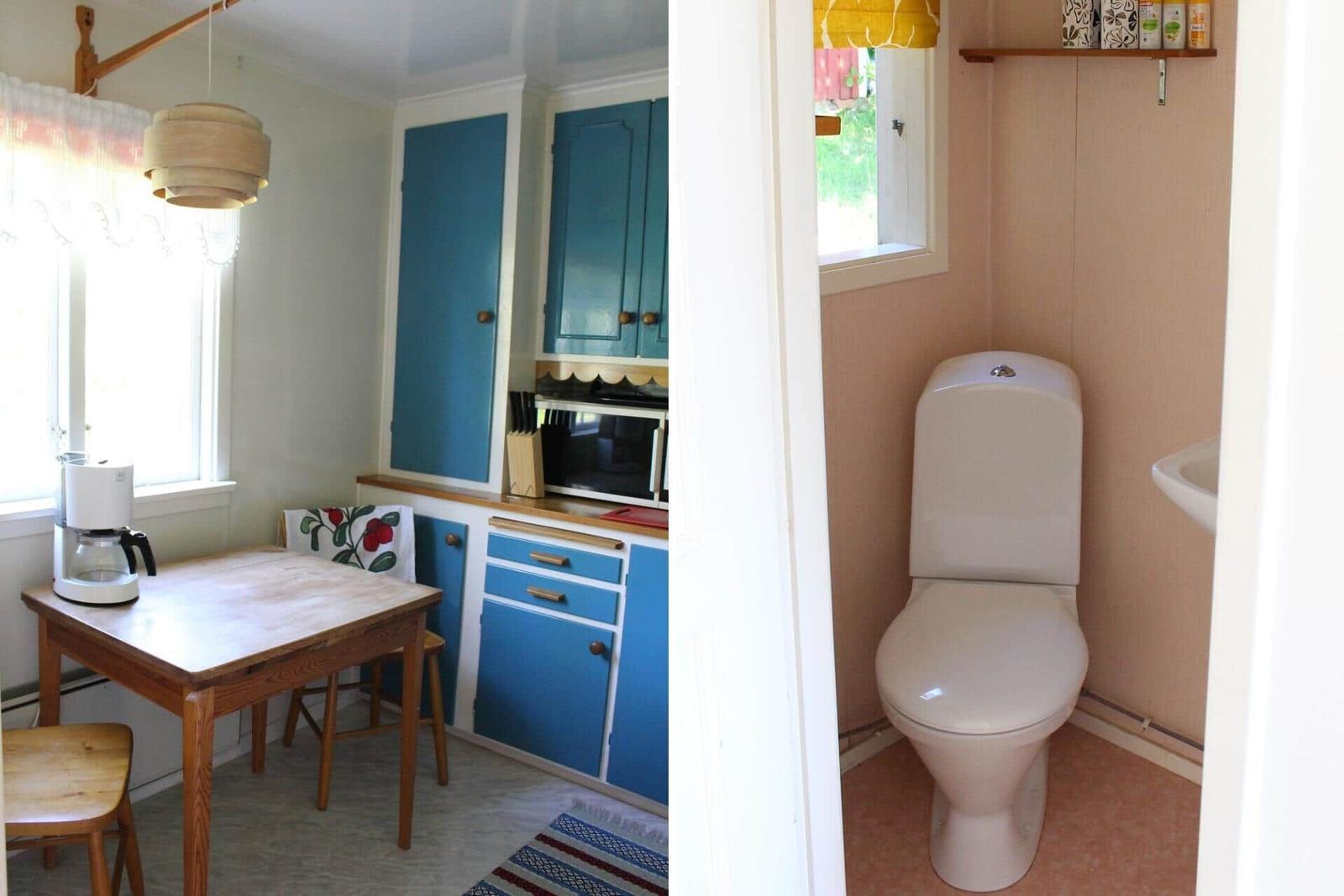 Küche mit blauen Schränken und Esstisch. Nebenraum mit Toilette und Waschbecken.