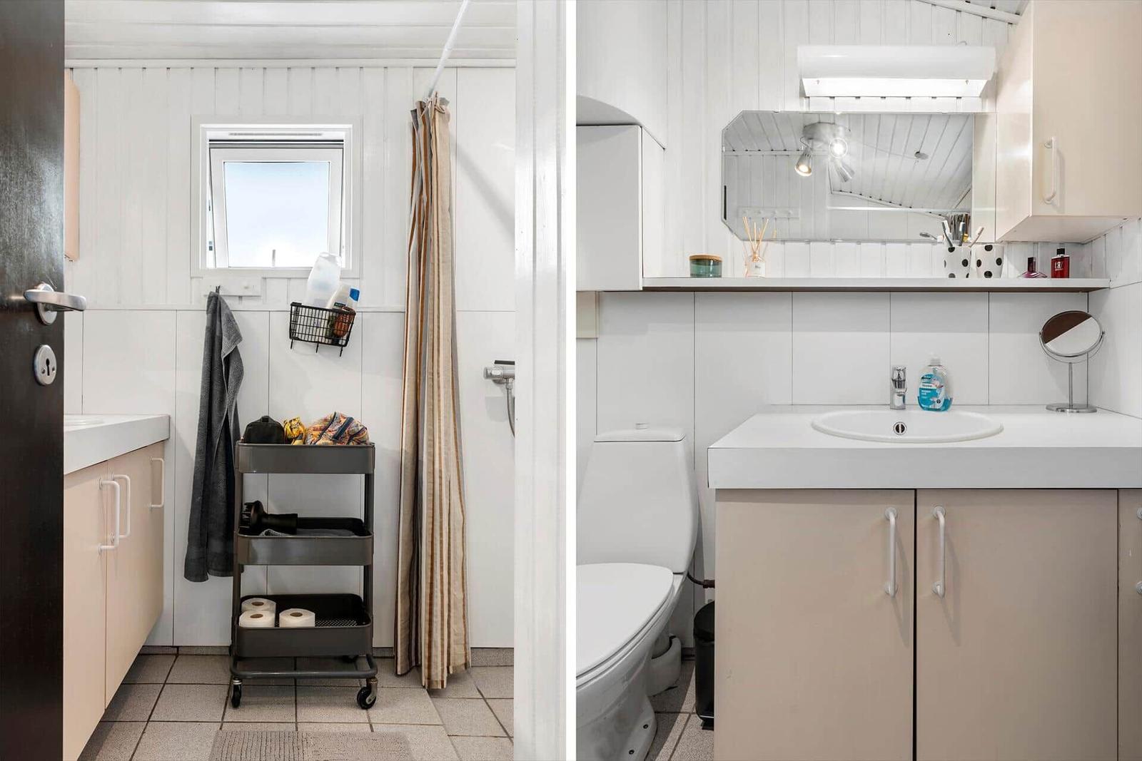 Badezimmer mit Dusche, Waschbecken und Toilette. Weiße Wände und beige Schränke.