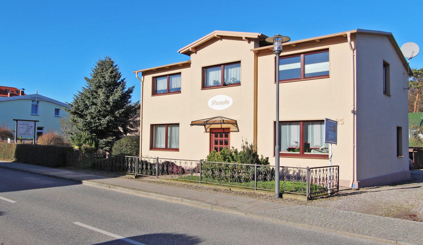 Holiday home Renate with entrance, windows and garden fence. House number 25.