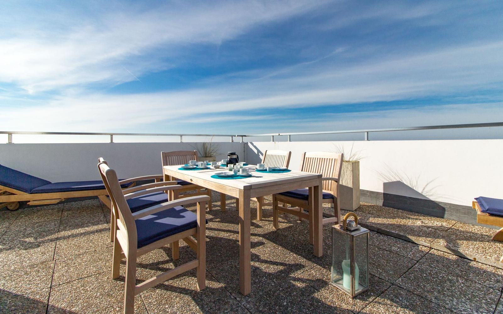 möblierte Dachterrasse...