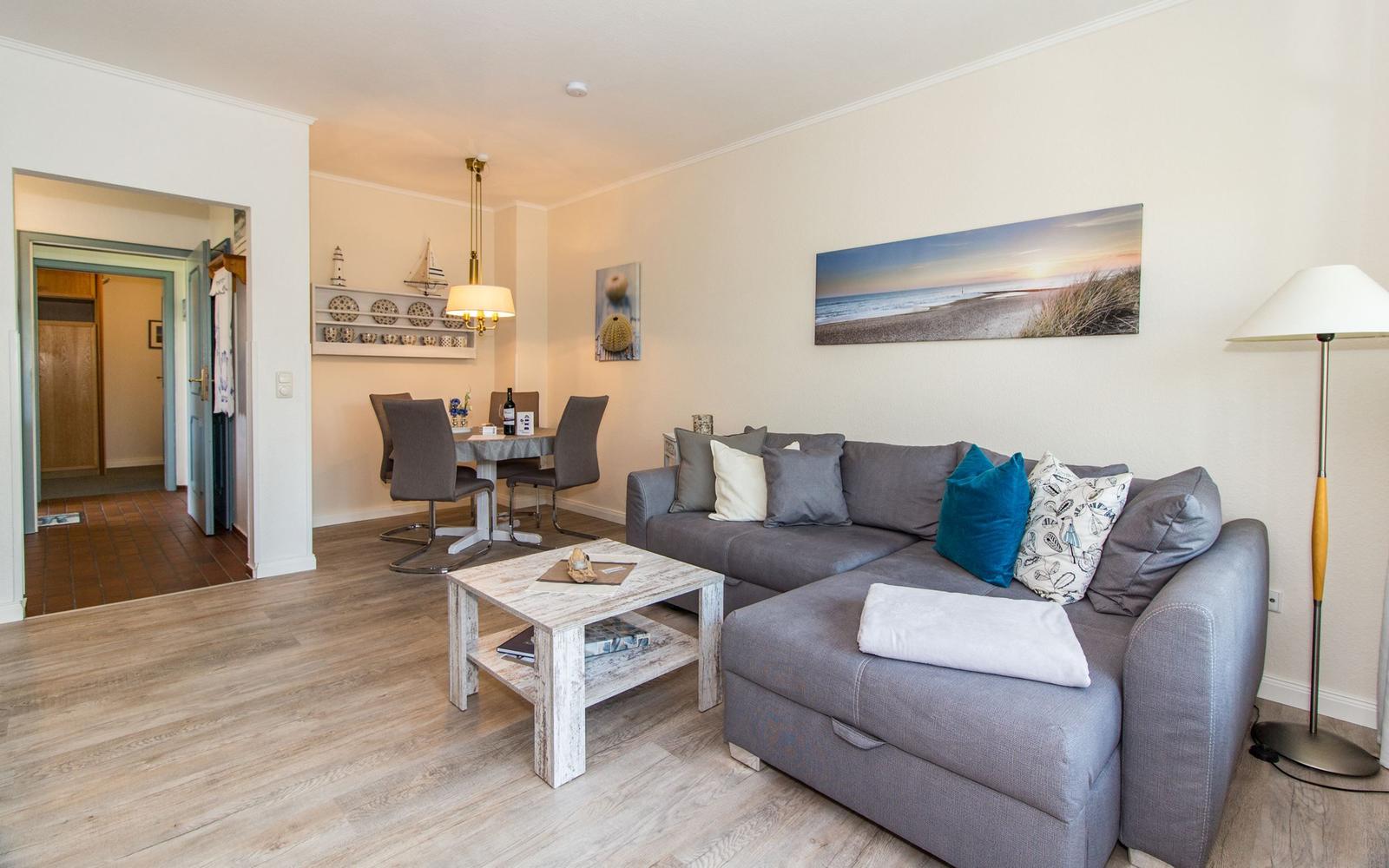 Wohnzimmer mit Essplatz...