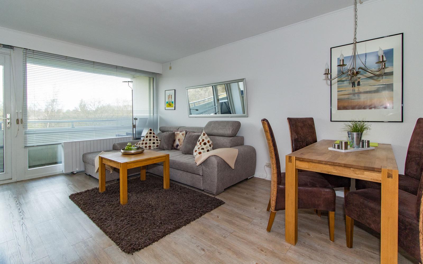 Wohnzimmer mit Essplatz...