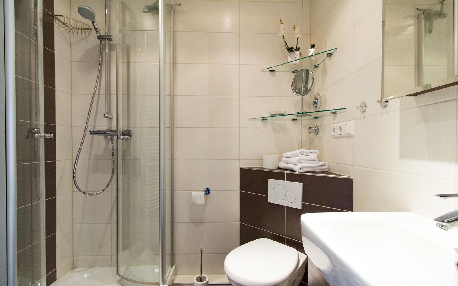 modernes Duschbad...