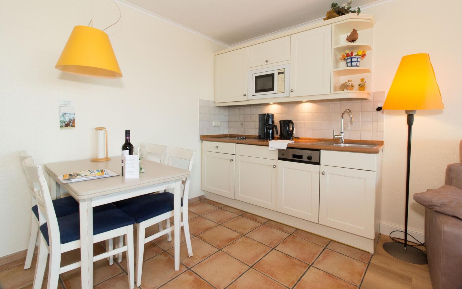 Küchenzeile mit Essplatz...