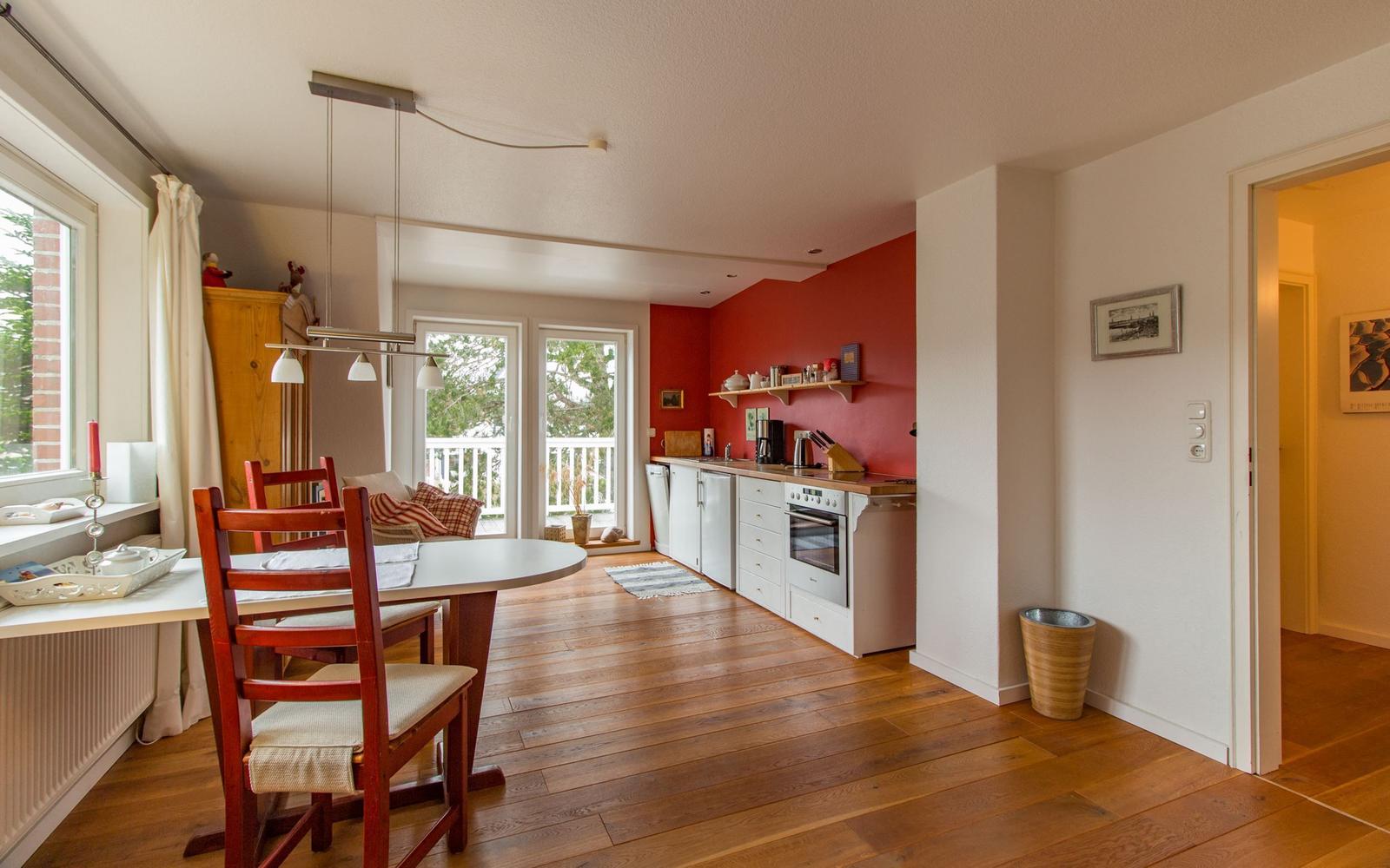 Küchenzeile und Essplatz...