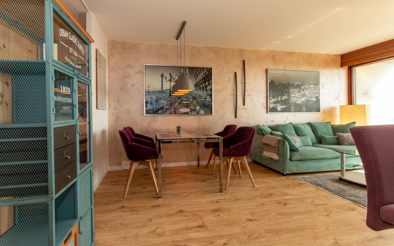 Wohnzimmer mit Essplatz...