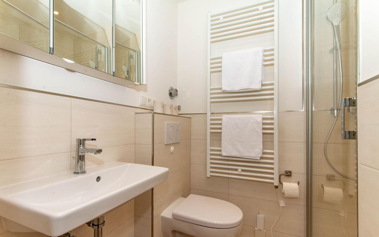 modernes Duschbad...