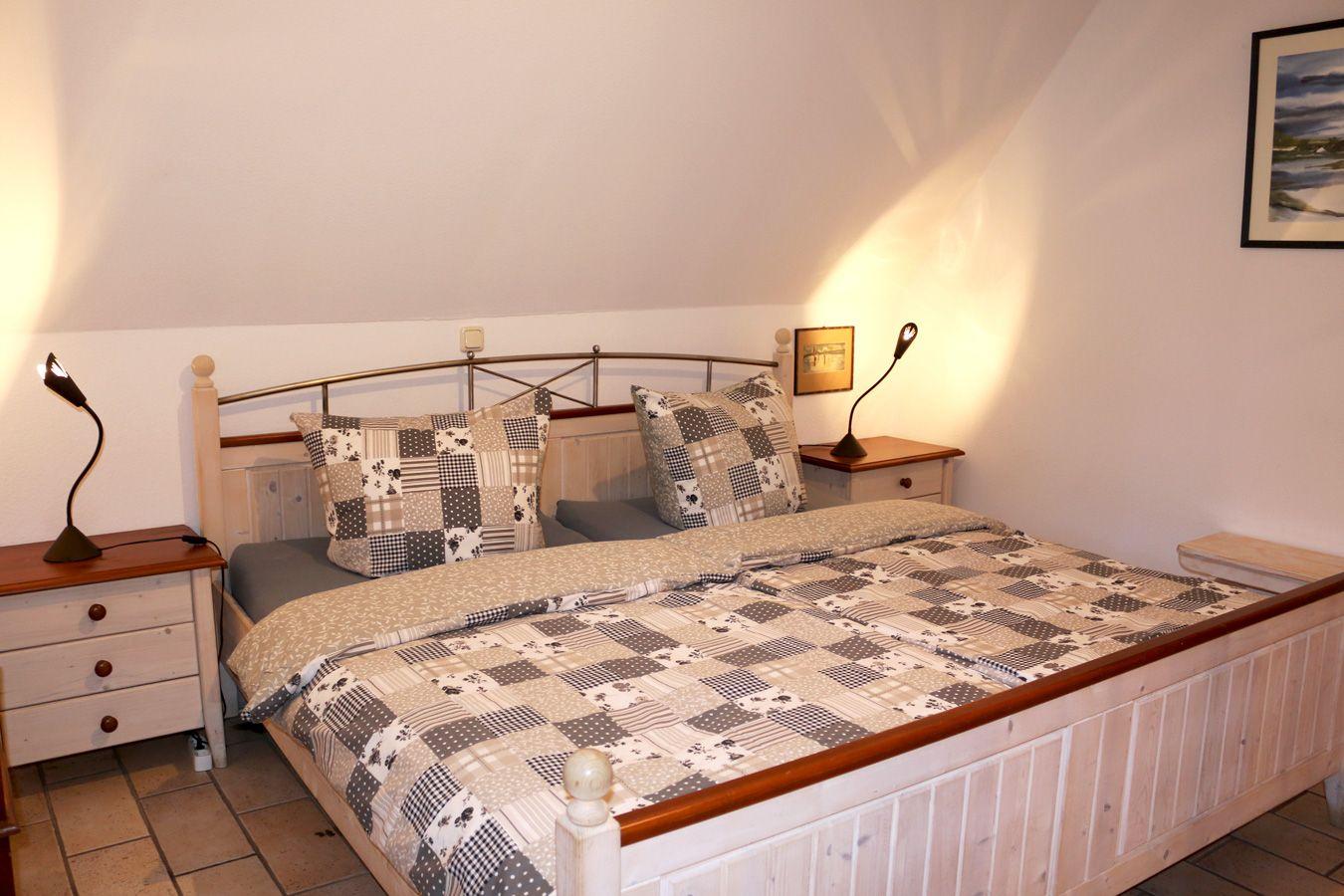 Schlafzimmer (I) mit Doppelbett