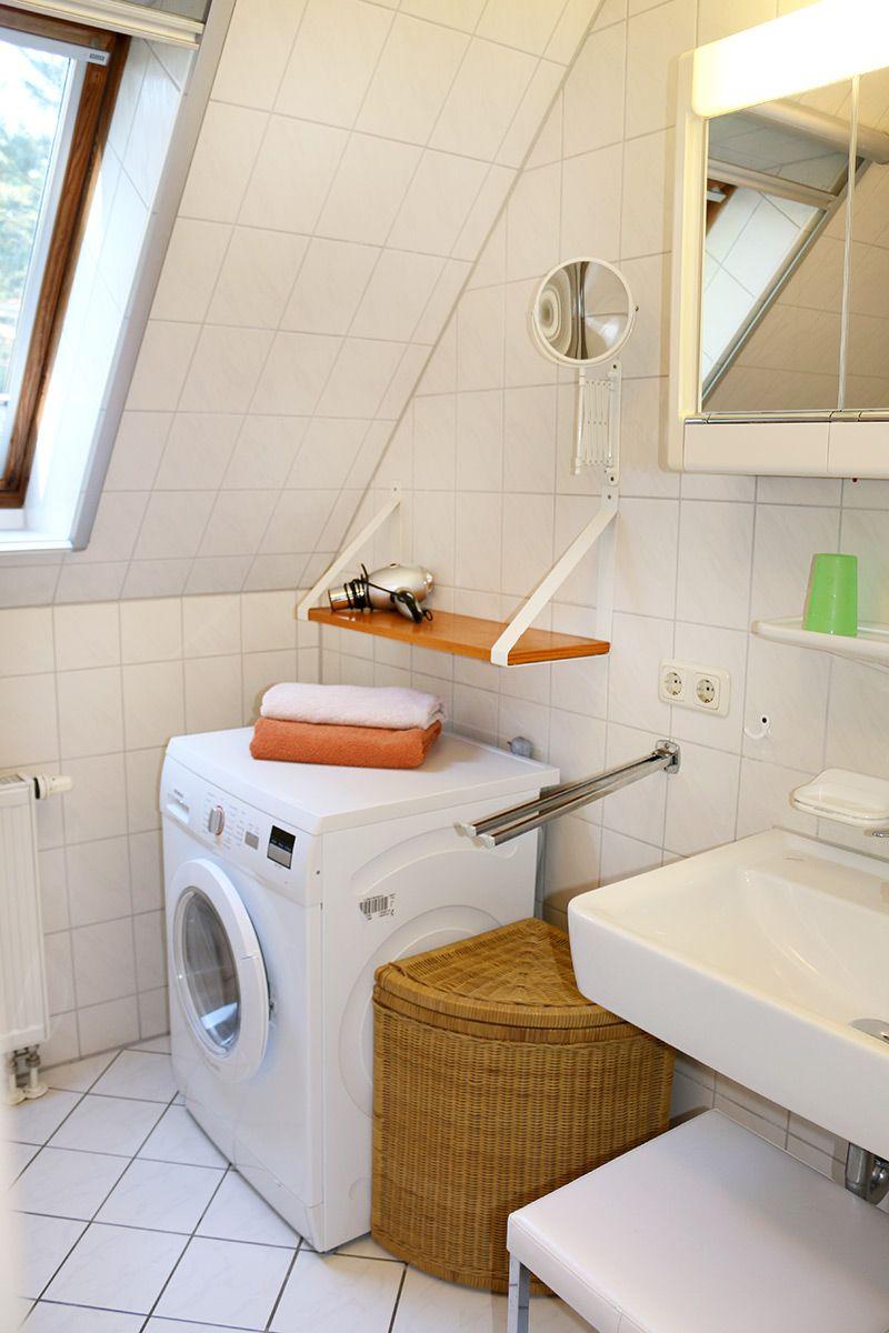 Bad (I) im unteren Bereich der Wohnung / mit Dusche, WC, Waschmaschine