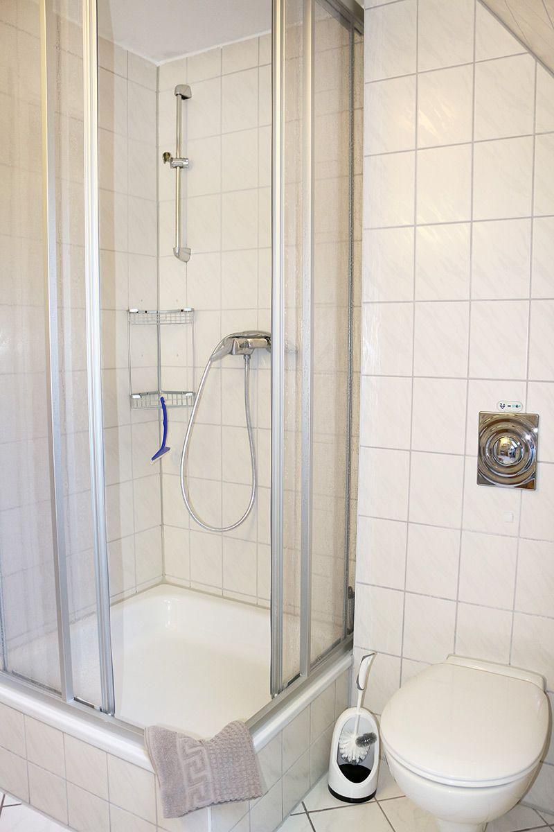 Dusche, WC im Bad (I)