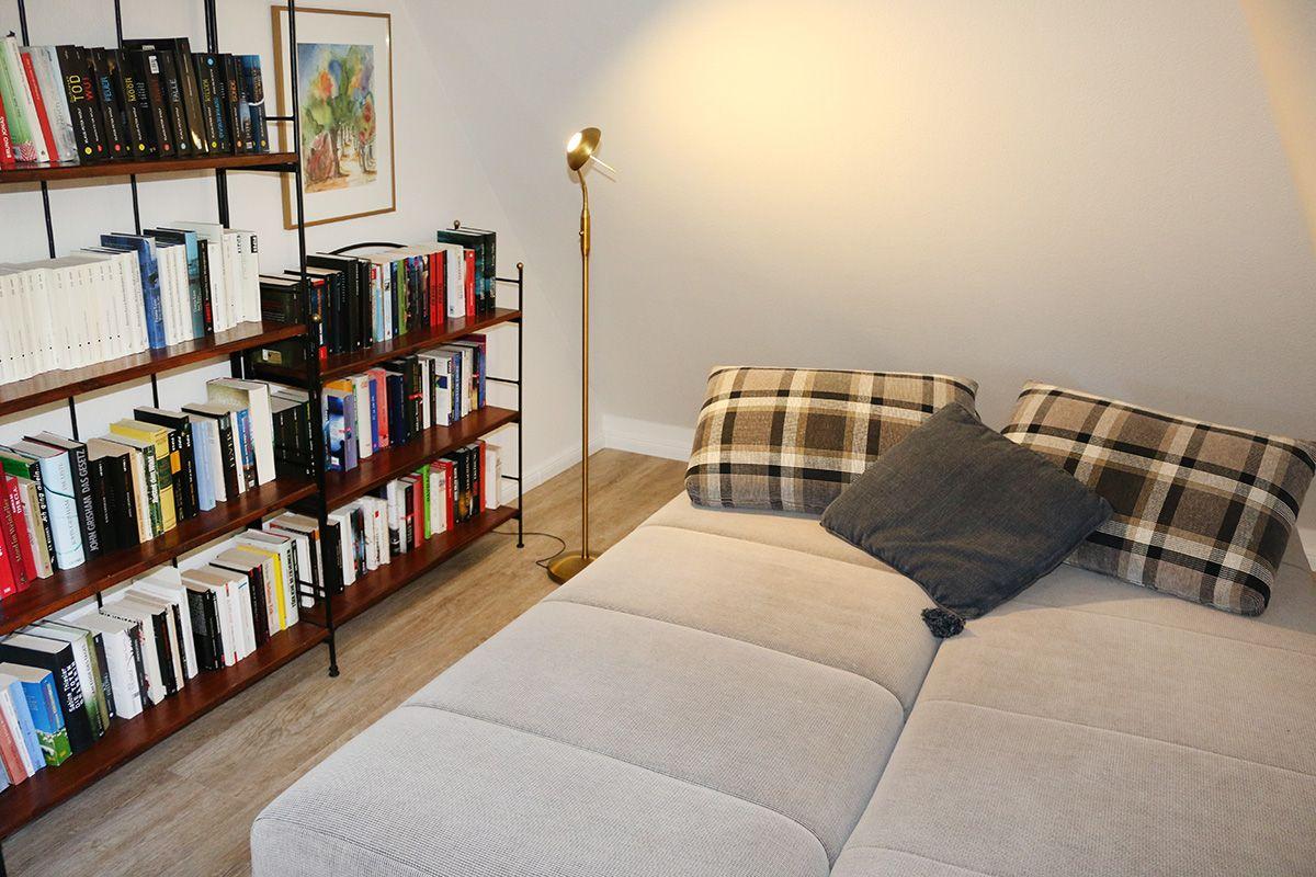 Couch ausgeklappt, als Aufbettung für weitere Personen