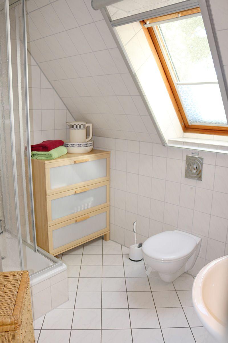 zweites Bad im oberen Bereich mit Dusche und WC