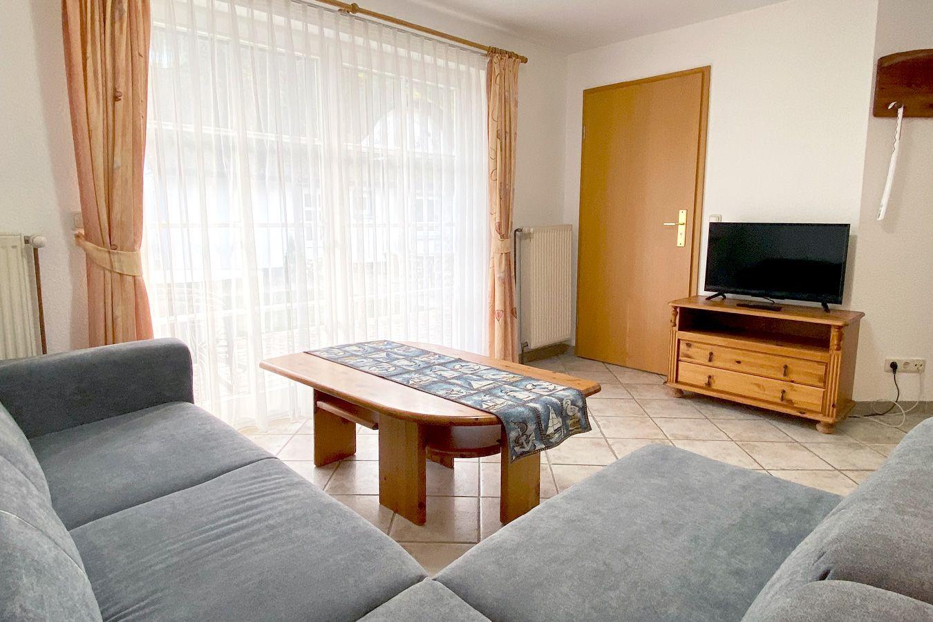 Blick von der Couch zurTerrasse