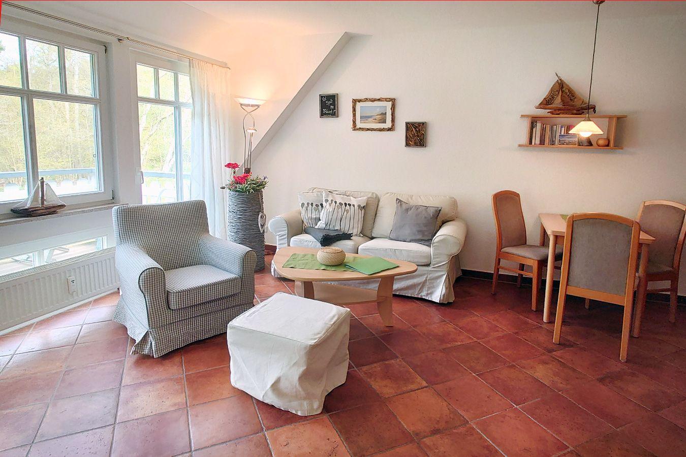 geräumiger Wohnbereich und Essplatz