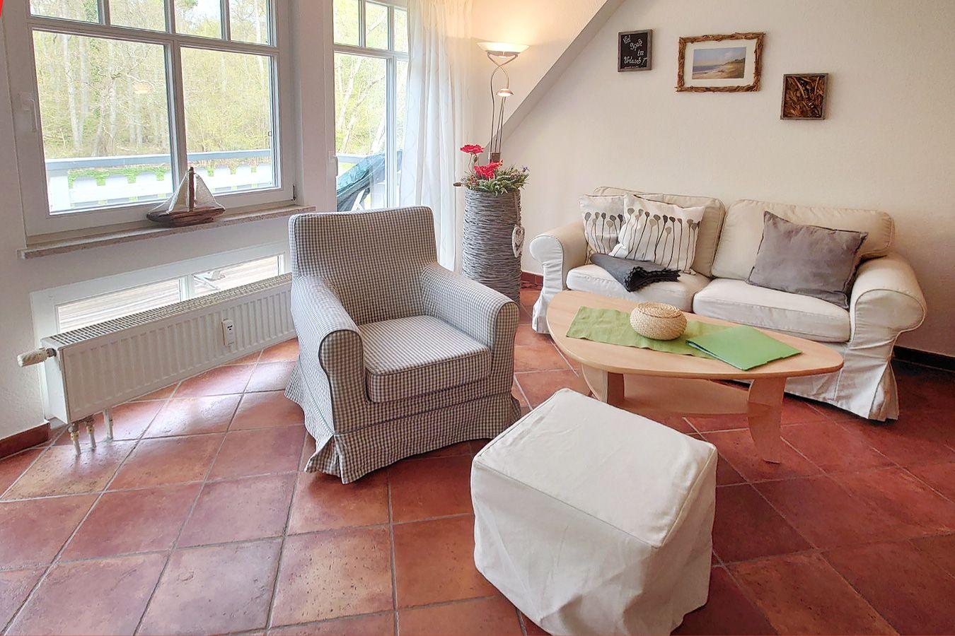 genießen Sie den Blick auf den Wald schon von der Couch aus