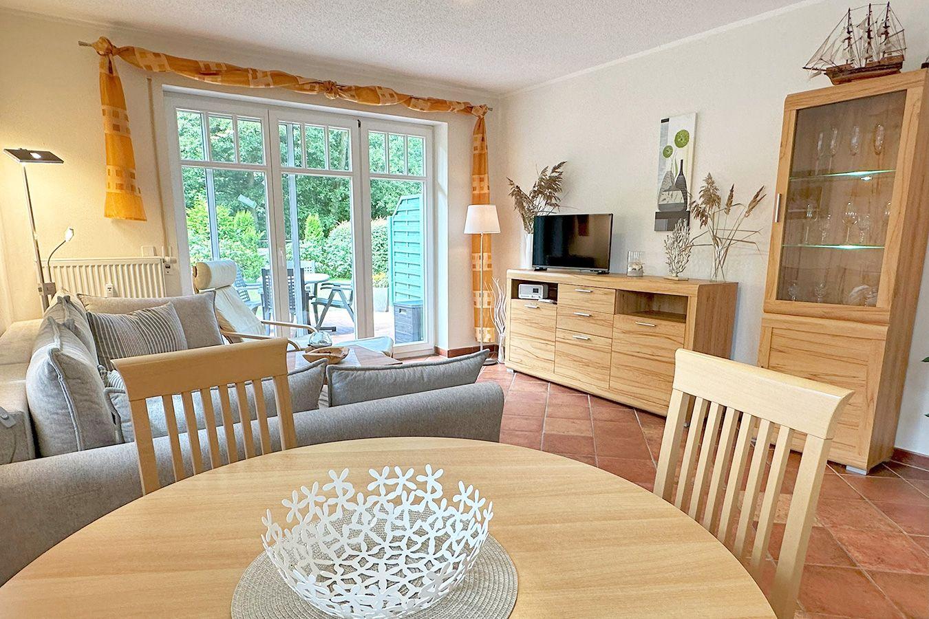 Esstisch als Verbindung zwischen Wohnen und Kochen