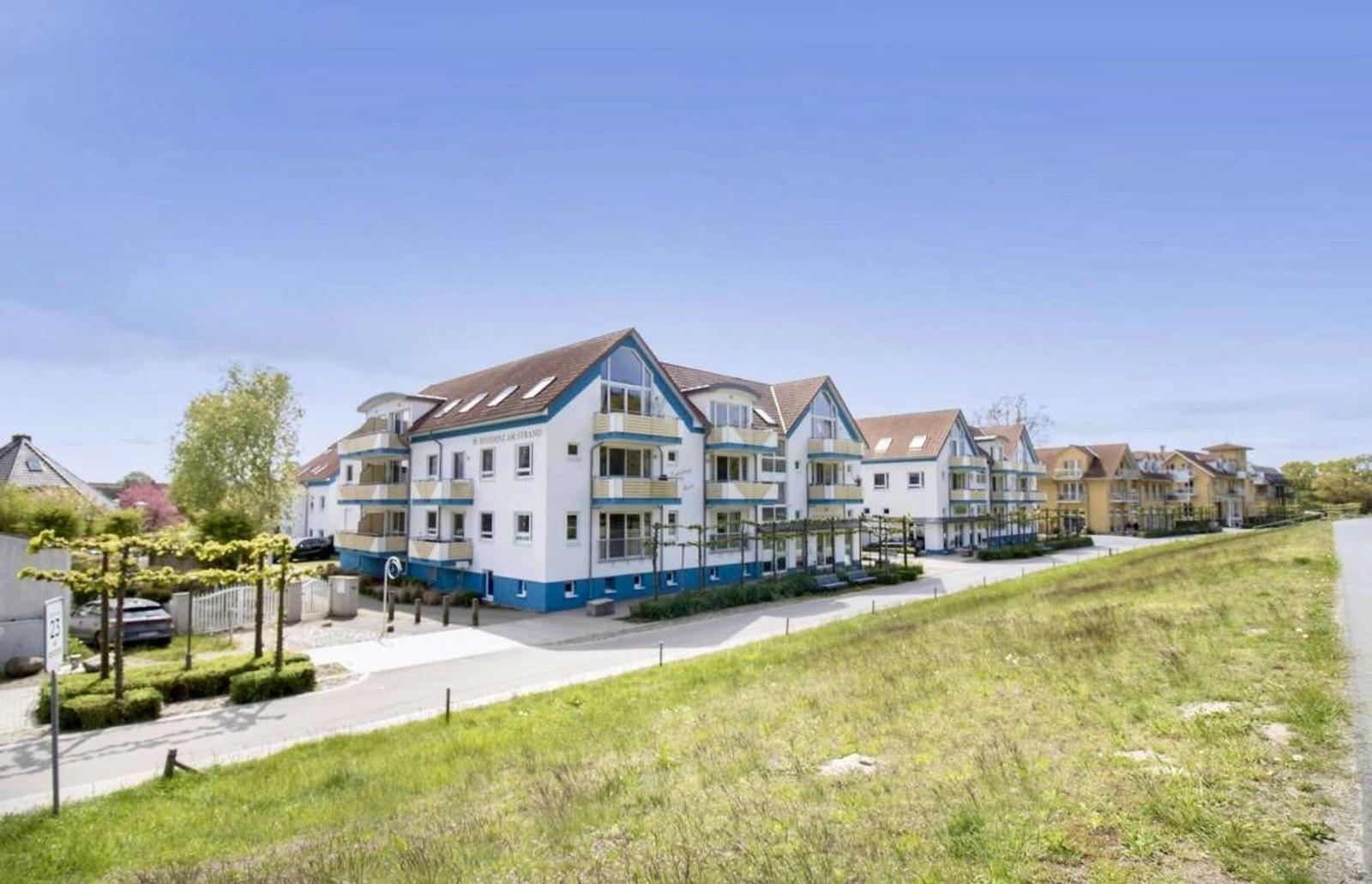 Ferienhaus mit Balkonen und Terrassen in ruhiger Wohngegend.