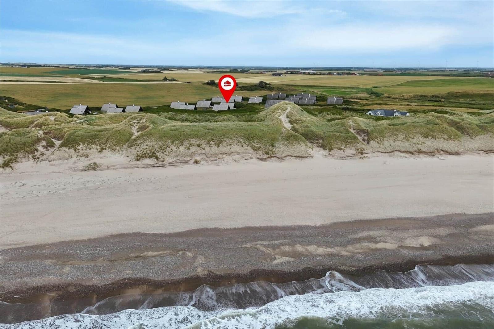 Strandhaus mit Blick auf Dünen und Felder