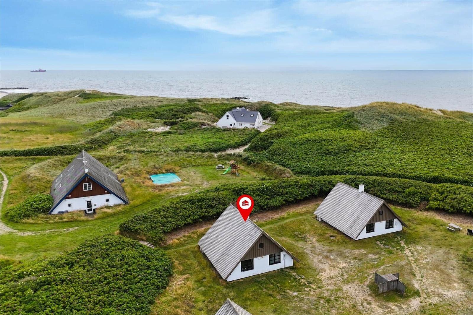 Haus mit Pool und Blick auf Meer