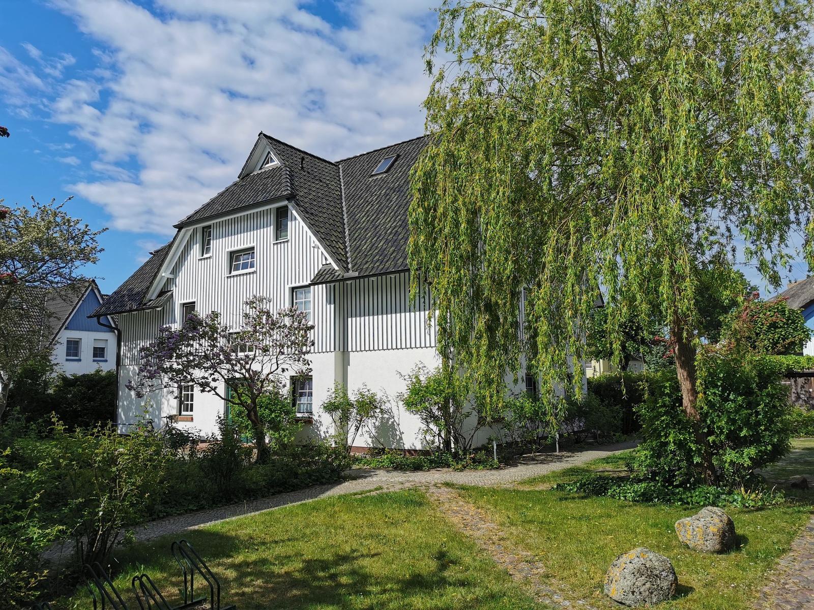 Rückseite mit Hauseingang