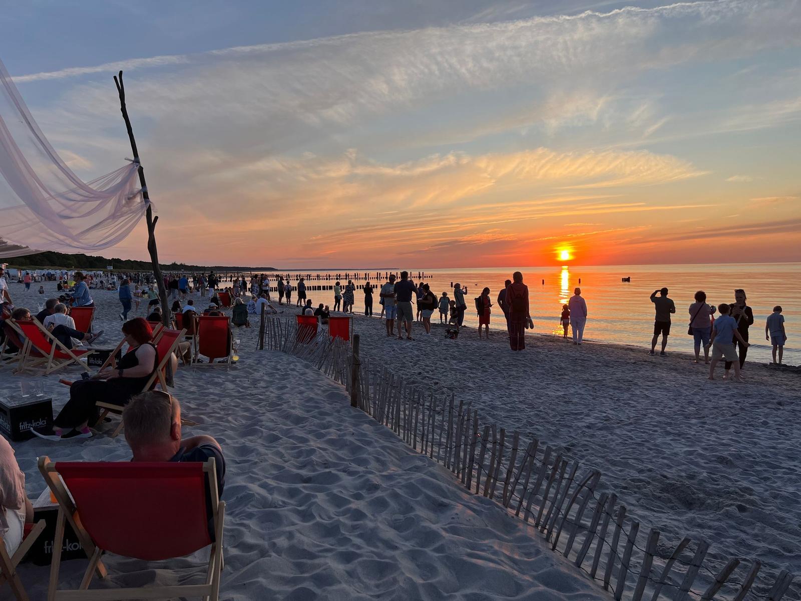 Strandbild mit Sonnenuntergang