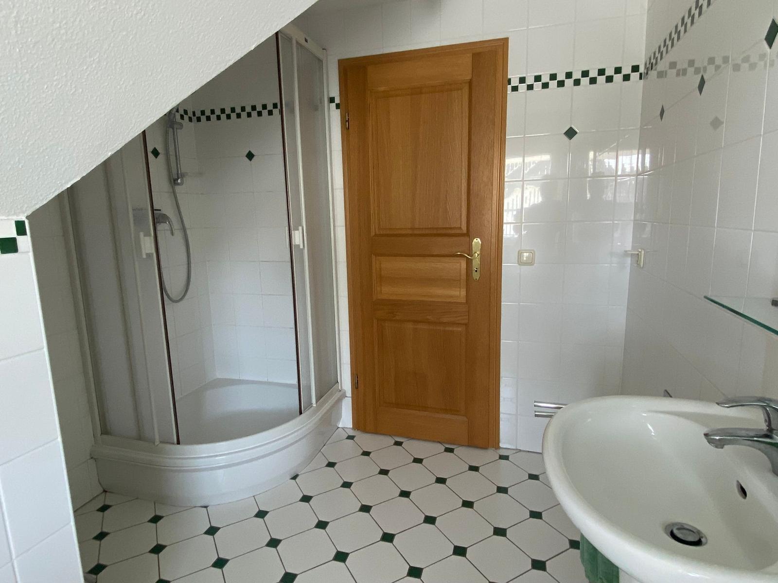 Badezimmer mit Dusche