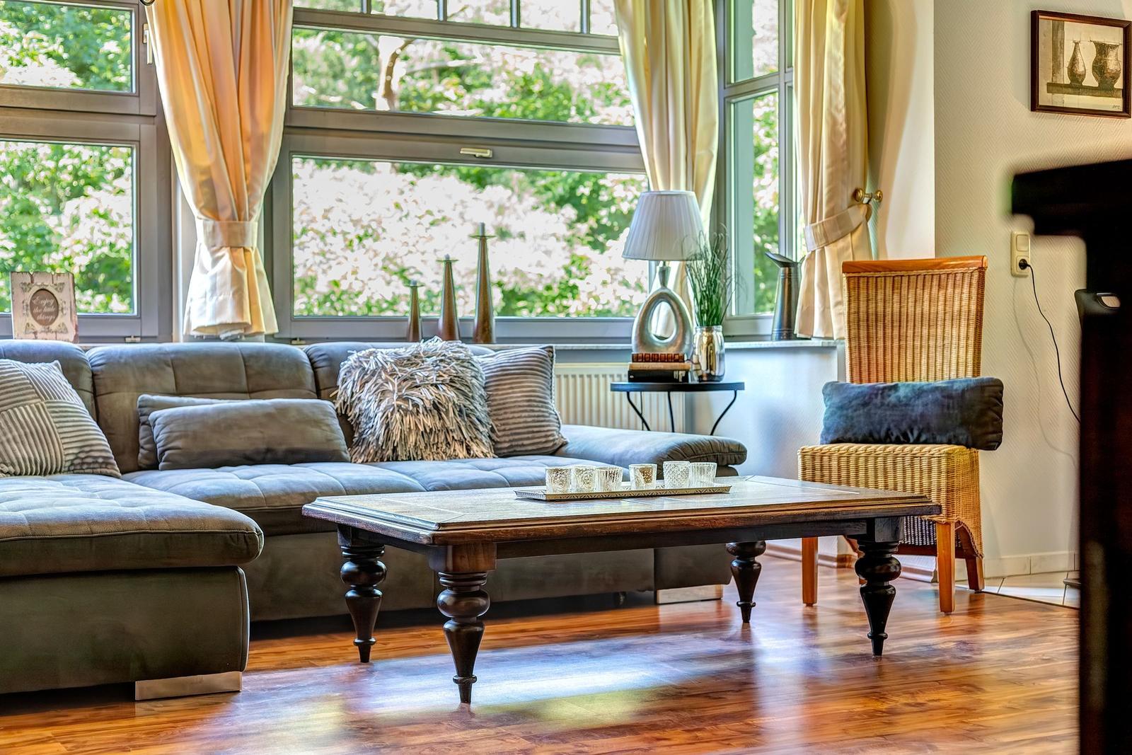 Wohnbereich mit Heller Fensterfront