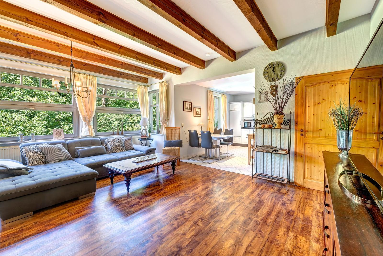 Wohnbereich mit Heller Fensterfront