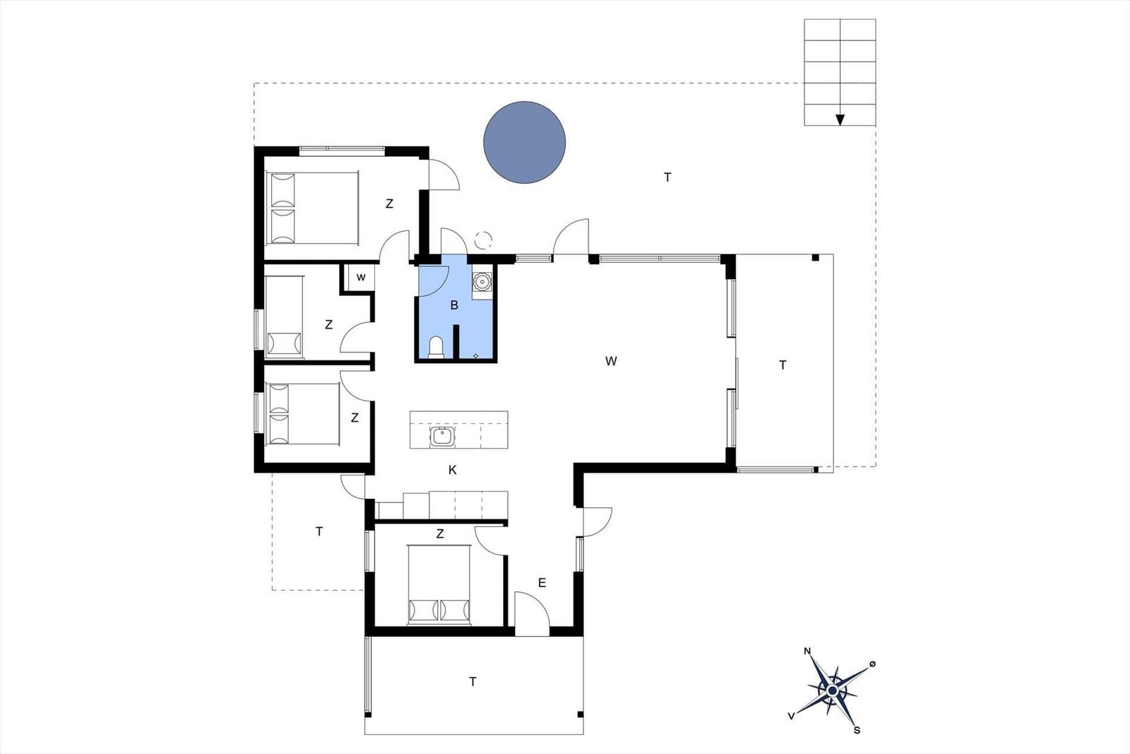 Wohnung mit drei Schlafzimmern, Küche und Bad. Außenbereich mit Pool.
