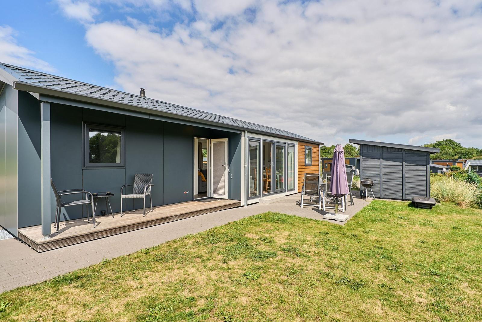 Moderne Ferienwohnung mit Terrasse, Grill und Garten.