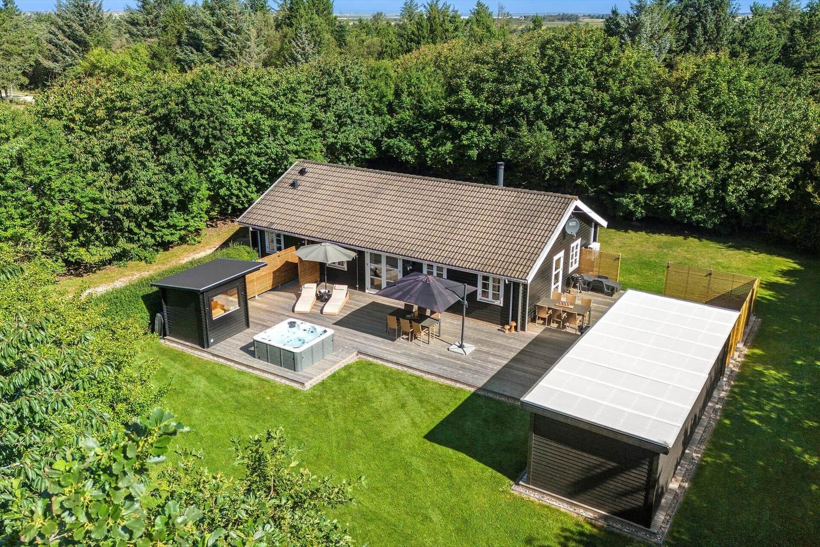 Haus mit Terrasse, Whirlpool und Grillplatz im Grünen