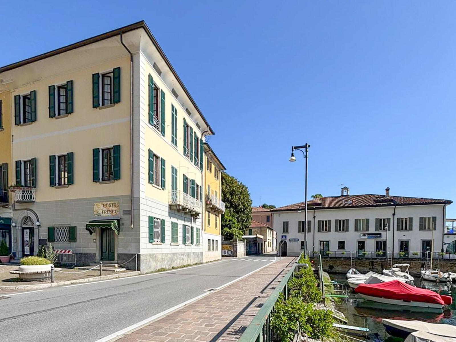 Street with houses and boats by the water