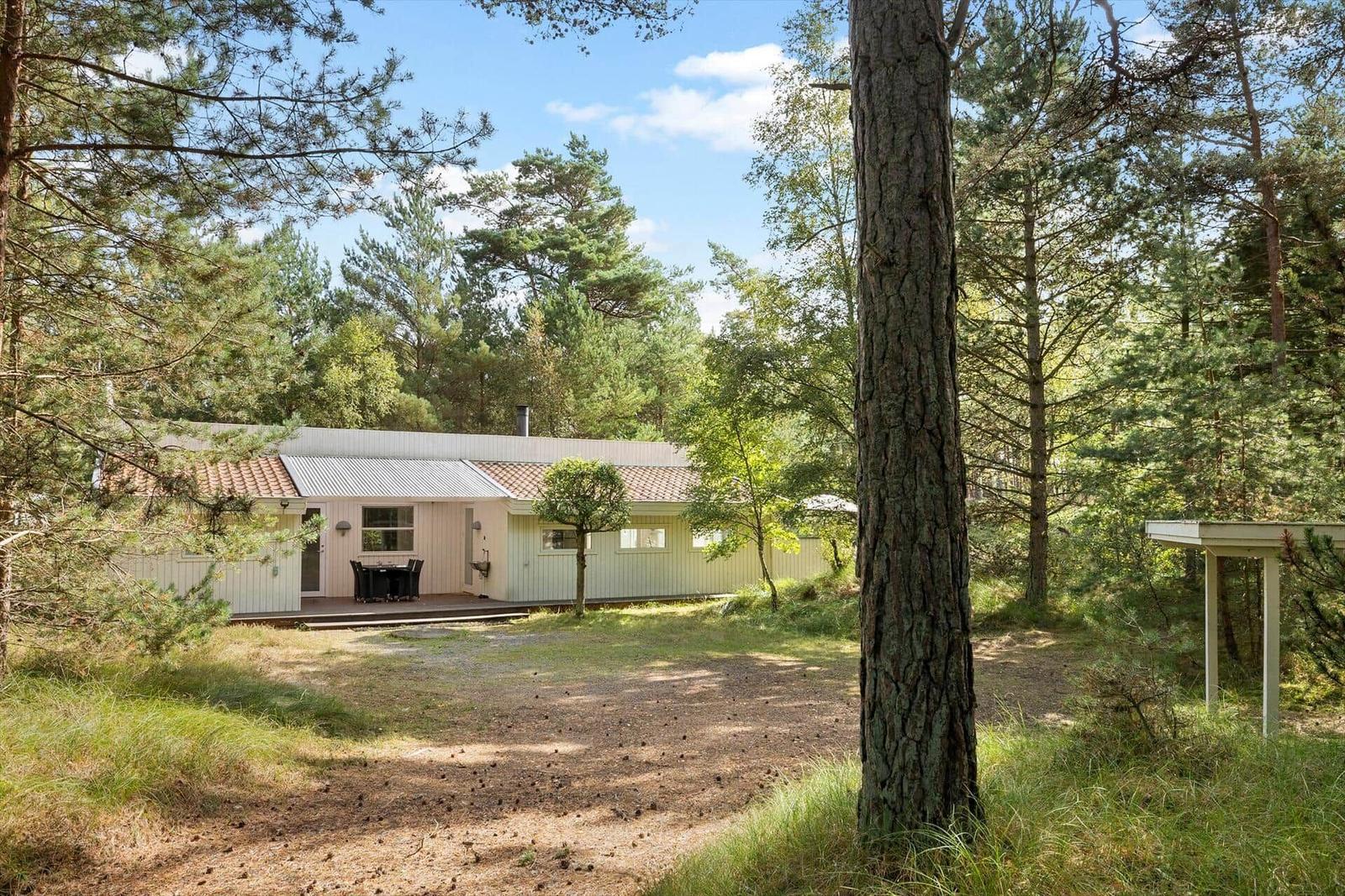 Haus in Wald mit Terrasse und Garten